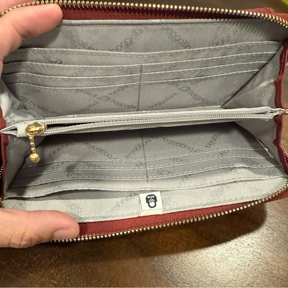 BAGGALINI WALET Wine Colored Turnlock RFID Spacious - Picture 7 of 8